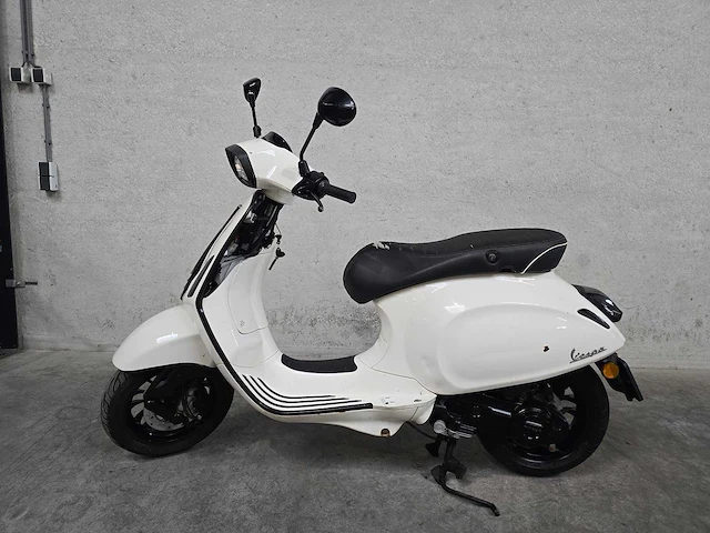 Vespa - snorscooter - sprint 50 - 4t 25km uitvoering dsl20z - afbeelding 1 van  7