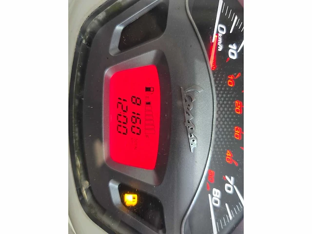 Vespa - snorscooter - sprint 50 - 4t 25km uitvoering dsl20z - afbeelding 7 van  7