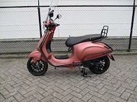 Vespa - snorscooter - sprint 50 injectie - scooter - afbeelding 1 van  11