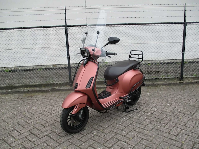 Vespa - snorscooter - sprint 50 injectie - scooter - afbeelding 4 van  11