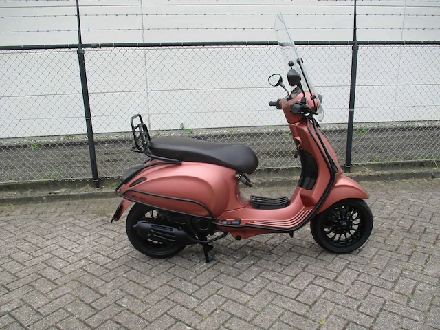 Vespa - snorscooter - sprint 50 injectie - scooter - afbeelding 8 van  11