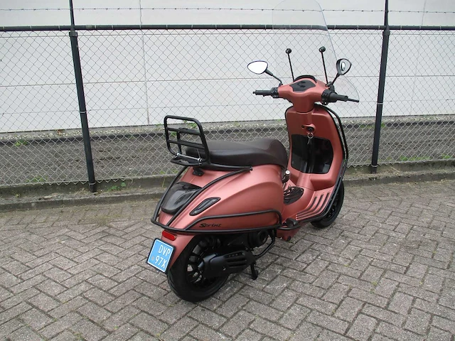Vespa - snorscooter - sprint 50 injectie - scooter - afbeelding 9 van  11