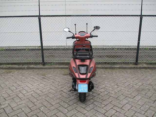 Vespa - snorscooter - sprint 50 injectie - scooter - afbeelding 10 van  11