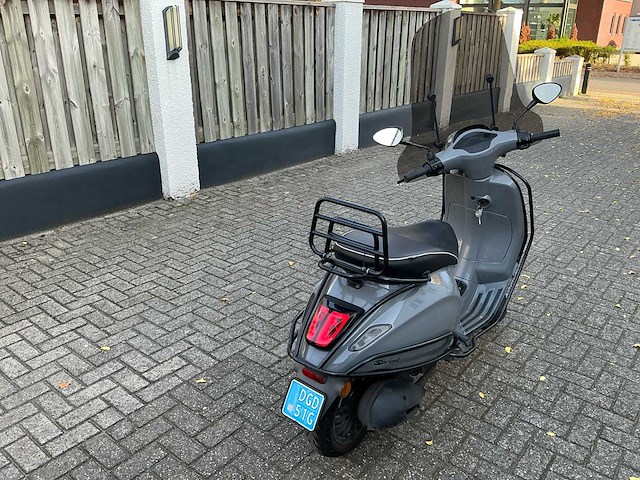 Vespa - sprint - scooter - afbeelding 24 van  29