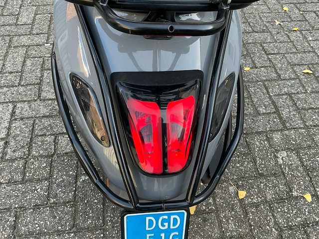 Vespa - sprint - scooter - afbeelding 7 van  29