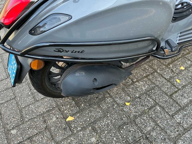 Vespa - sprint - scooter - afbeelding 9 van  29