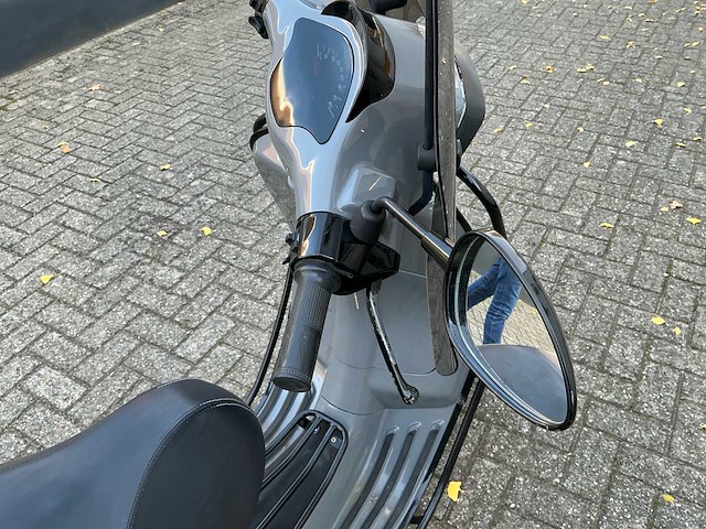 Vespa - sprint - scooter - afbeelding 14 van  29
