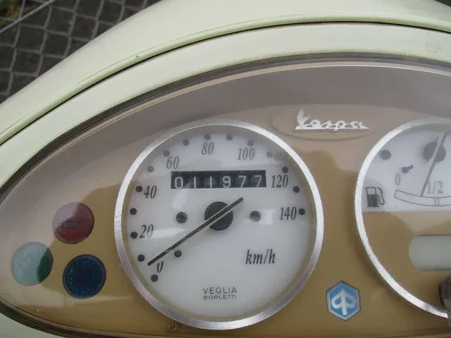 Vespa et 4 125 cc - motorscooter - 4 tact - motorfiets - afbeelding 3 van  11