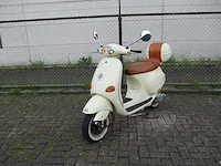 Vespa et 4 125 cc - motorscooter - 4 tact - motorfiets - afbeelding 4 van  11
