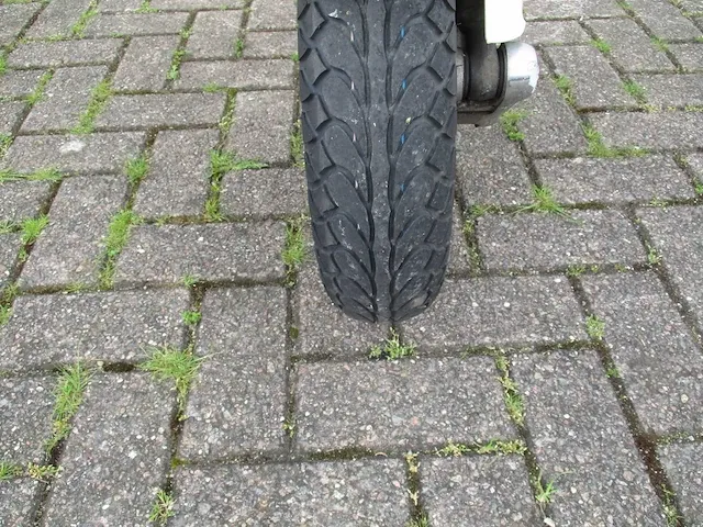 Vespa et 4 125 cc - motorscooter - 4 tact - motorfiets - afbeelding 6 van  11
