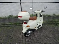 Vespa et 4 125 cc - motorscooter - 4 tact - motorfiets - afbeelding 9 van  11