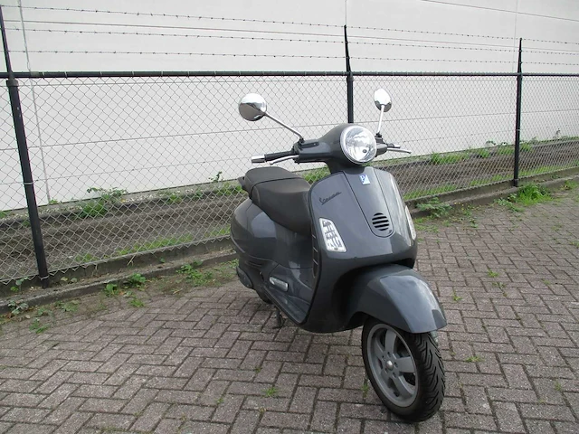 Vespa gt 125 - motorscooter - 125cc - motorfiets - afbeelding 7 van  11