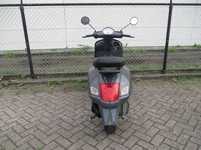 Vespa gt 125 - motorscooter - 125cc - motorfiets - afbeelding 10 van  11