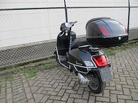 Vespa gts - motorscooter - 125ie - motorfiets - afbeelding 2 van  11