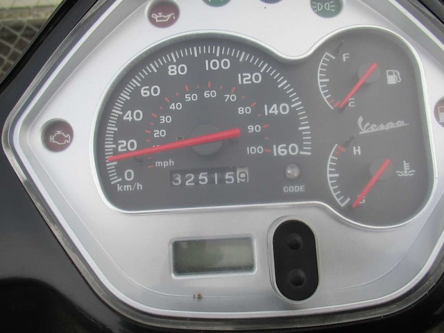 Vespa gts - motorscooter - 125ie - motorfiets - afbeelding 3 van  11