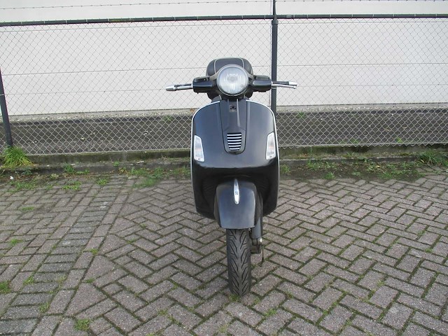 Vespa gts - motorscooter - 125ie - motorfiets - afbeelding 5 van  11