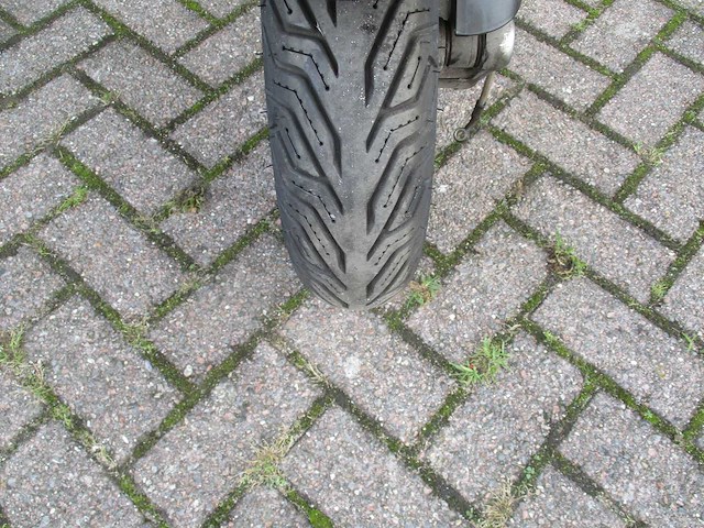 Vespa gts - motorscooter - 125ie - motorfiets - afbeelding 6 van  11