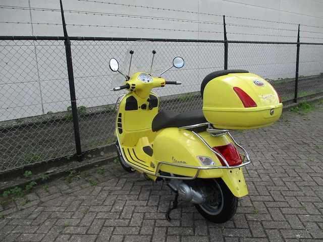 Vespa gts 125 - motorscooter - full options - motorfiets - afbeelding 2 van  11