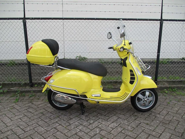 Vespa gts 125 - motorscooter - full options - motorfiets - afbeelding 8 van  11