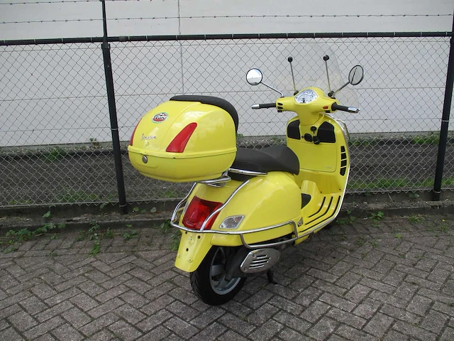 Vespa gts 125 - motorscooter - full options - motorfiets - afbeelding 9 van  11
