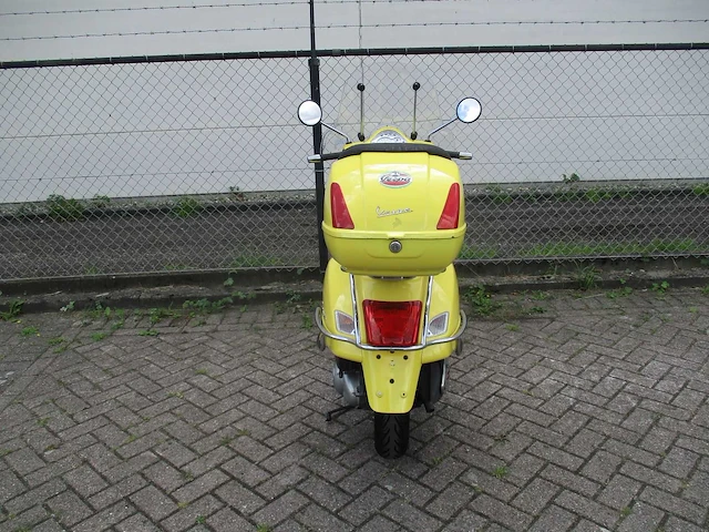 Vespa gts 125 - motorscooter - full options - motorfiets - afbeelding 10 van  11