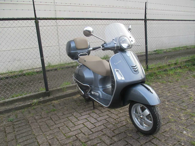 Vespa gts 250 ie - motorscooter - motorfiets - afbeelding 7 van  11