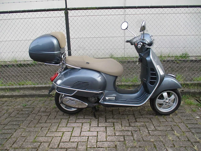 Vespa gts 250 ie - motorscooter - motorfiets - afbeelding 8 van  11