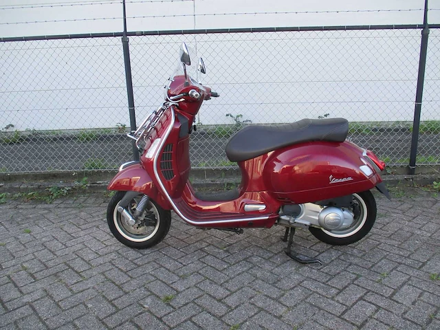 Vespa gts 300 - motorscooter - touring abs - motorfiets - afbeelding 1 van  11