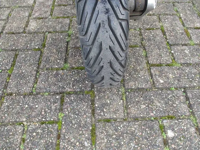 Vespa lx 50 - bromscooter - 2 tact - scooter - afbeelding 7 van  12