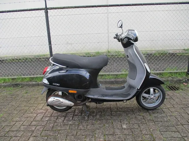 Vespa lx 50 - bromscooter - 2 tact - scooter - afbeelding 9 van  12