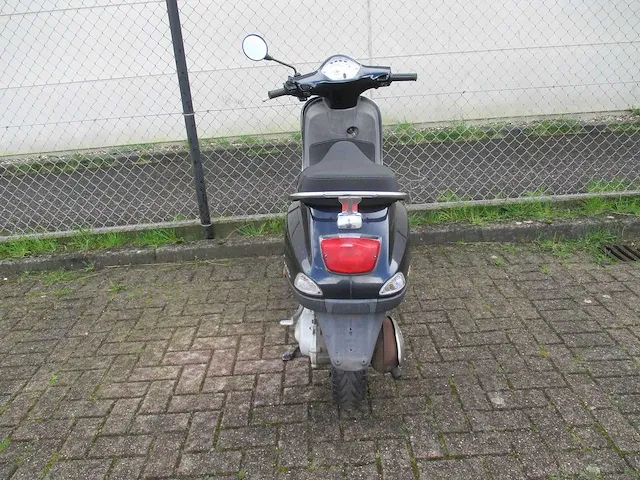 Vespa lx 50 - bromscooter - 2 tact - scooter - afbeelding 11 van  12