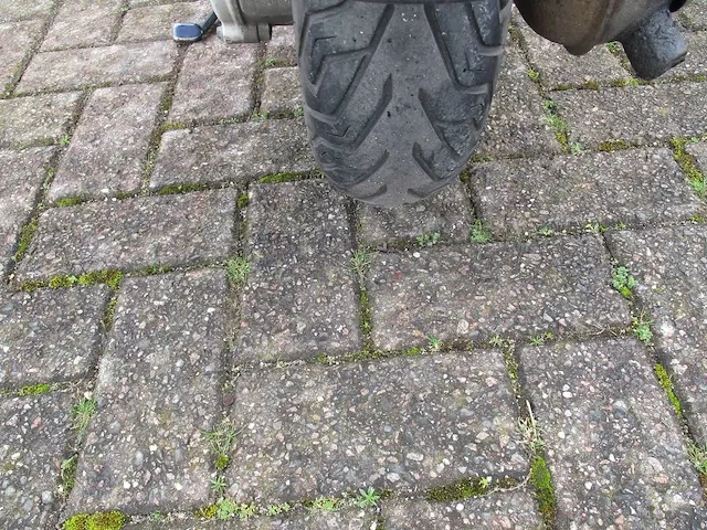 Vespa lx 50 - bromscooter - 2 tact - scooter - afbeelding 12 van  12