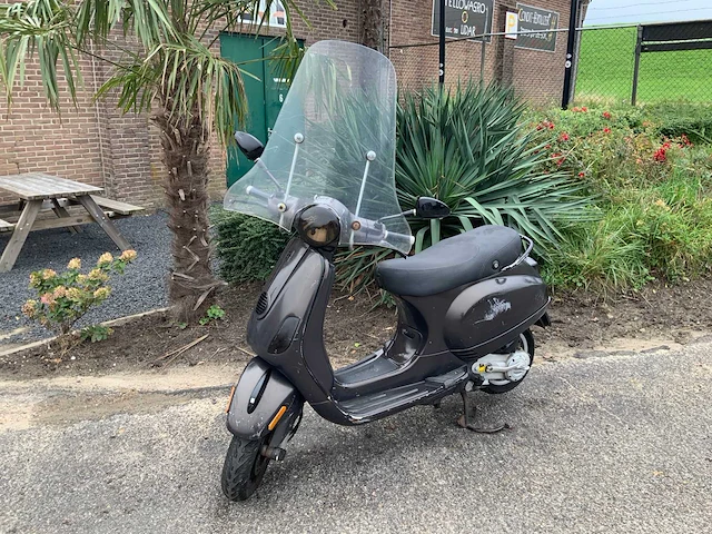 Vespa lx50 scooter - afbeelding 1 van  9