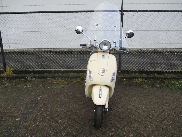Vespa lxv 50 - snorscooter - scooter - afbeelding 5 van  11