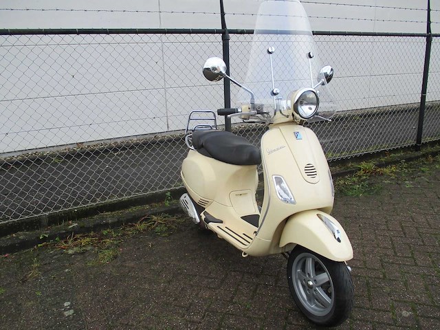Vespa lxv 50 - snorscooter - scooter - afbeelding 7 van  11