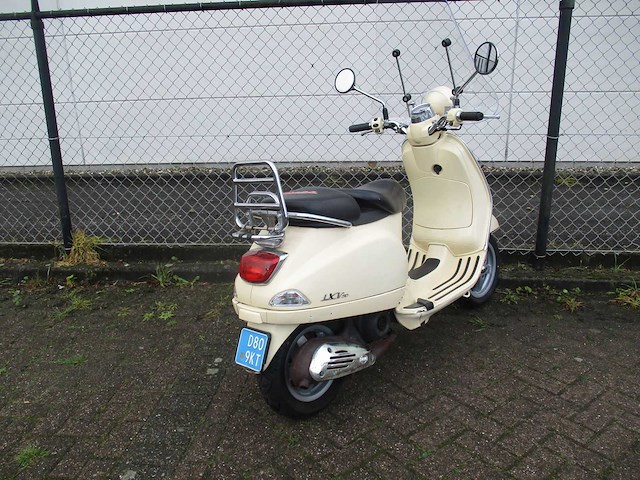 Vespa lxv 50 - snorscooter - scooter - afbeelding 9 van  11