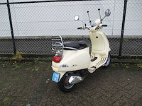 Vespa lxv 50 - snorscooter - scooter - afbeelding 9 van  11