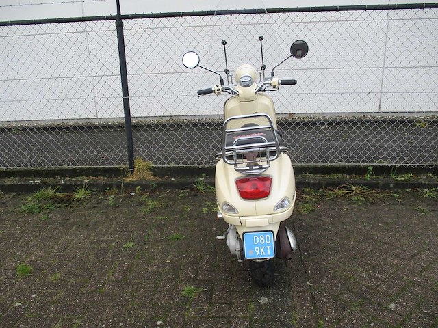 Vespa lxv 50 - snorscooter - scooter - afbeelding 10 van  11