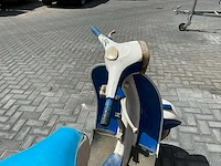 Vespa oldtimer scooter handgeschakeld - afbeelding 3 van  15
