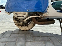 Vespa oldtimer scooter handgeschakeld - afbeelding 5 van  15