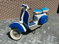 Vespa oldtimer scooter handgeschakeld - afbeelding 1 van  15