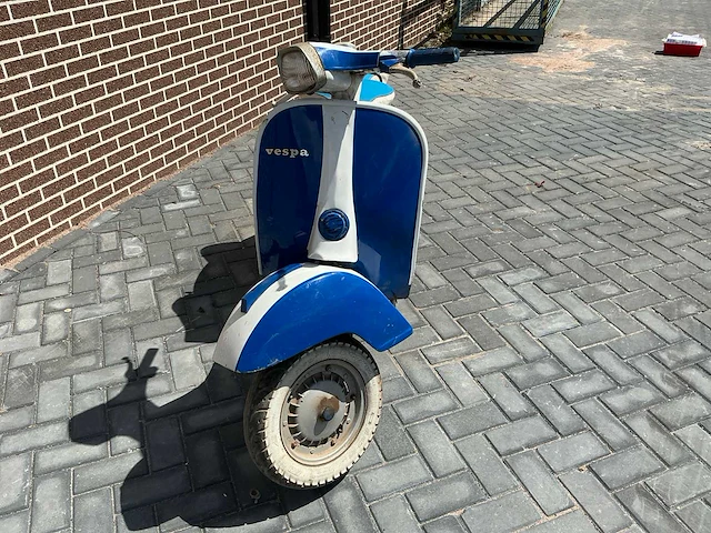 Vespa oldtimer scooter handgeschakeld - afbeelding 8 van  15