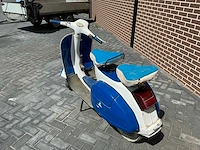 Vespa oldtimer scooter handgeschakeld - afbeelding 12 van  15