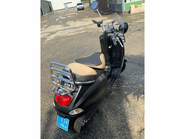 Vespa piaggio lxv scooter - afbeelding 5 van  14