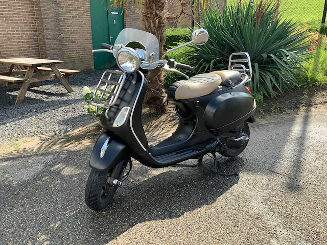 Vespa piaggio lxv scooter - afbeelding 1 van  14