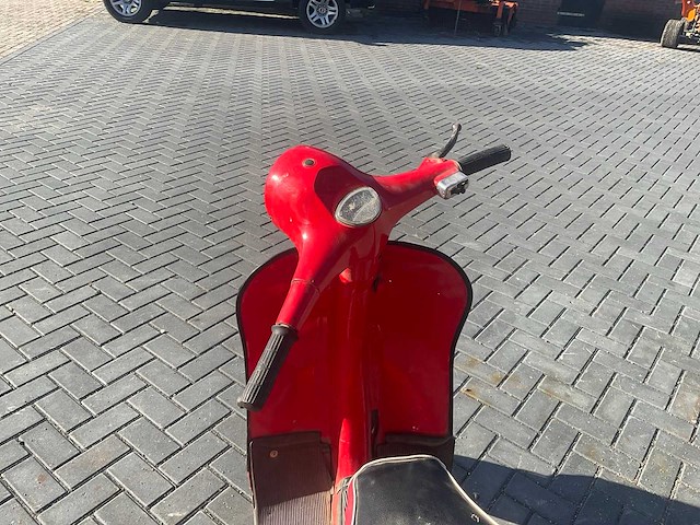 Vespa piaggio oldtimer scooter - afbeelding 12 van  13