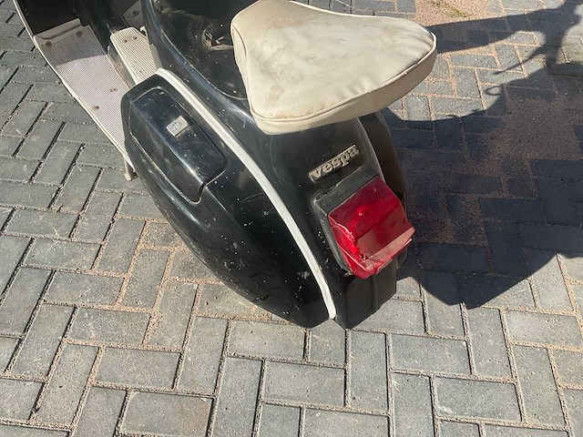 Vespa piaggio oldtimer scooter - afbeelding 10 van  13