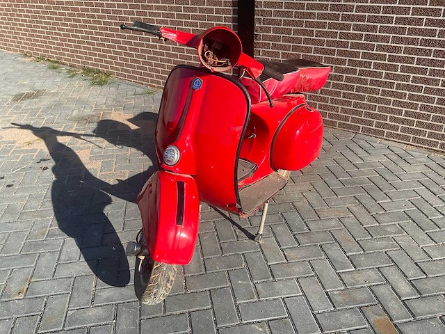 Vespa piaggio oldtimer scooter - afbeelding 1 van  13