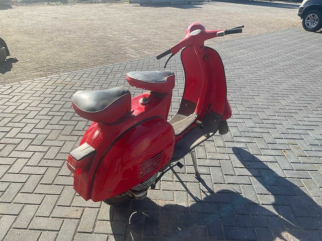 Vespa piaggio oldtimer scooter - afbeelding 8 van  13