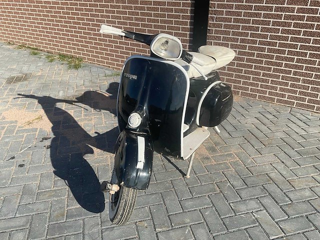 Vespa piaggio oldtimer scooter - afbeelding 1 van  13